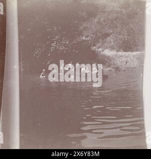 Società di nuoto e canottaggio, lago Cupsuptic, Maine, questa foto fa parte di un album., fotografia, anonimo, Maine, 1900 - 1920, carta, altezza, 88 mm x larghezza, 90 mm Foto Stock