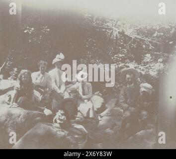 Derricks Near Cupsuptic Lake, Maine, questa foto fa parte di un album., Fotografia, anonimo, Maine, 1900 - 1920, carta, altezza, 82 mm x larghezza, 83 mm Foto Stock