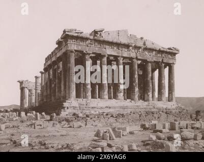 Partenone sull'Acropoli di Atene (lato ovest), parte dell'album di viaggio con foto di luoghi di interesse in Francia, Grecia e Turchia., fotografia, Rhomaides Frères, (attribuito a), Akropolis, c. 1880 - c. 1890, carta, collotipo, altezza, 220 mm x larghezza, 291 mm Foto Stock