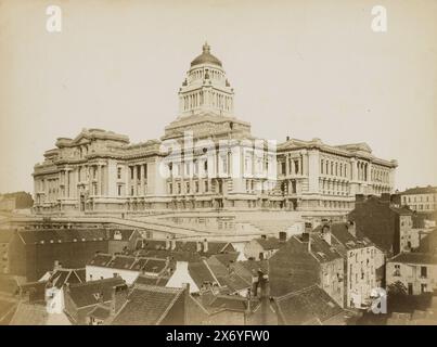 Palazzo di giustizia a Bruxelles, Belgio, Bruxelles-le Palais de Justice (titolo sull'oggetto), fotografia, Gustave Hermans, (menzionato sull'oggetto), Bruxelles, 1884 - 1914, carta, stampa albume, altezza, 218 mm x larghezza, 282 mm Foto Stock