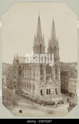 Esterno dell'Église Saint-Vincent-de-Paul di Marsiglia, fotografia, anonimo, Marsiglia, 1880 - 1890, carta, stampa albume, altezza, 280 mm x larghezza, 184 mm, altezza, 408 mm x larghezza, 304 mm Foto Stock