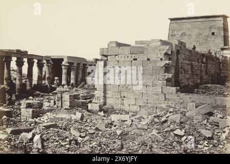 Veduta dell'isola di Philae sul Nilo, veduta sull'isola di Philae (titolo sull'oggetto), fotografia, Francis Frith, (menzionato sull'oggetto), Philae, in o dopo c. 1856 - in o prima di c. 1859, carta, stampa albume, altezza, 156 mm x larghezza, 232 mm Foto Stock