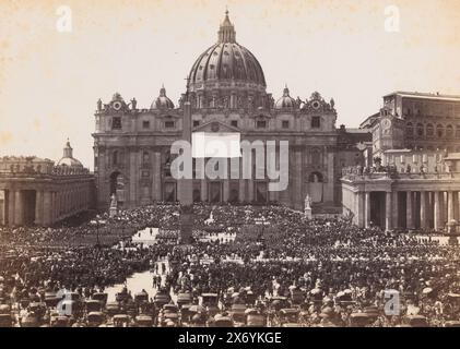 Papa Pio IX benedice dalla loggia di Pieterskerk, fotografia, Altobelli & Molins, Gioacchino Altobelli, Pompeo Molins, 1860, altezza, 305 mm x larghezza, 411 mm, altezza, 278 mm x larghezza, 380 mm Foto Stock