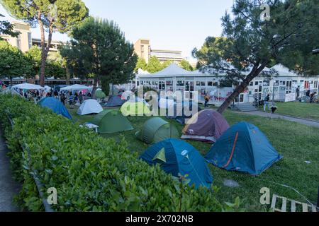 Roma, Italia. 16 maggio 2024. Tende di fronte al Rettorato dell'Università la Sapienza di Roma in solidarietà con il popolo palestinese (foto di Matteo Nardone/Pacific Press/Sipa USA) credito: SIPA USA/Alamy Live News Foto Stock