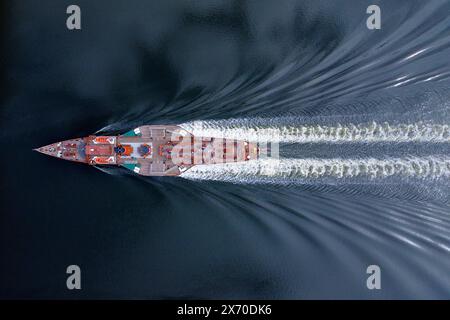 Erskine, Scozia. 13 luglio 2021. Il piroscafo a pale Waverley naviga a valle sul fiume Clyde da Glasgow, dirigendosi verso le crociere intorno all'estuario di Clyde Foto Stock