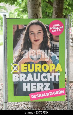 Plakate Österreichischer, politischer Parteien zur EU-Wahl am 9.Juni 2024, am 16.05.2024. DAS Bild zeigt ein Plakat der Grünen, mit der KAndidatin Lena Schilling 2024 - Plakate Österreichischer, politischer Parteien zur EU-Wahl am 9.Juni 2024, am 16.05.2024. *** Manifesti dei partiti politici austriaci per le elezioni europee del 9 giugno 2024, il 16 05 2024 l'immagine mostra un manifesto del Partito Verde, con la candidata Lena Schilling 2024 manifesti dei partiti politici austriaci per le elezioni europee del 9 giugno 2024, il 16 05 2024 Foto Stock