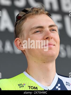 Eschborn, Germania. 1° maggio 2024. Ciclismo: UCI WorldTour - Eschborn-Francoforte, uomini. Georg Zimmermann tedesco del team Intermarché-Wanty prende parte alla presentazione del pilota. Credito: Arne Dedert/dpa/Alamy Live News Foto Stock