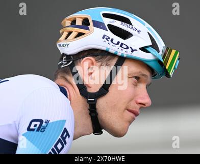 Eschborn, Germania. 1° maggio 2024. Ciclismo: UCI WorldTour - Eschborn-Francoforte, uomini. Nikias Arndt tedesco del Team Bahrai Victorious partecipa alla presentazione del pilota. Credito: Arne Dedert/dpa/Alamy Live News Foto Stock