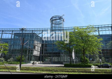 Colonia, Germania. 12 maggio 2024. Amministrazione e redazione del gruppo editoriale M. Dumont Schauberg nella Neven Dumont Haus. È qui che vengono pubblicati i giornali in abbonamento Kölner Stadt-Anzeiger, Kölnische Rundschau e l'edicola Newspaper EXPRESS, tra gli altri crediti: Horst Galuschka/dpa/Alamy Live News Foto Stock