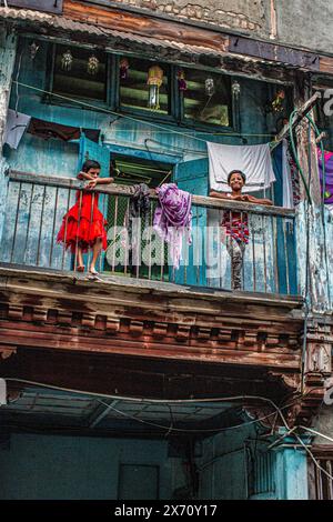 Bambini nella vecchia parte storica di Nashik, India, Maharashtra, Foto Stock