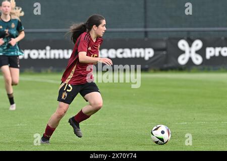 Tubize, Belgio. 16 maggio 2024. Libera Vanneste (15) del Belgio nella foto durante una partita amichevole di calcio tra le donne sotto le 16 squadre nazionali del Belgio, chiamate le fiamme rosse, e la Germania giovedì 16 maggio 2024 a Tubize, Belgio . Crediti: Sportpix/Alamy Live News Foto Stock