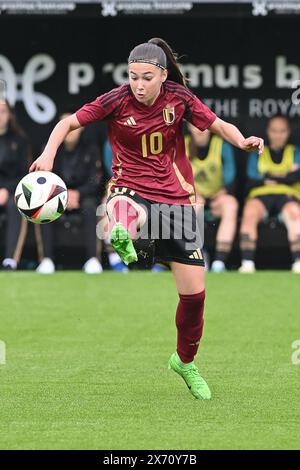 Tubize, Belgio. 16 maggio 2024. Gabrielle Delille (10) del Belgio nella foto durante una partita amichevole di calcio tra le nazionali under 16 del Belgio, chiamate le fiamme rosse, e la Germania giovedì 16 maggio 2024 a Tubize, in Belgio. Crediti: Sportpix/Alamy Live News Foto Stock
