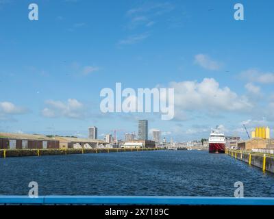 Ostenda, Belgio - 1 agosto 2023: Vista sul bacino centrale del porto Foto Stock