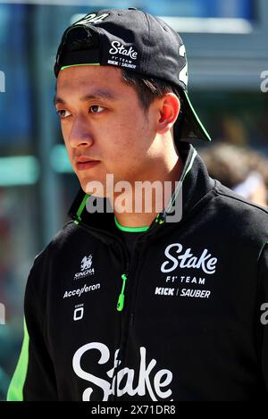 Imola, Italia. 17 maggio 2024. Zhou Guanyu (CHN) Sauber. 17.05.2024. Formula 1 Campionato del mondo, Rd 7, Gran Premio dell'Emilia Romagna, Imola, Italia, giornata delle prove. Il credito fotografico dovrebbe essere: XPB/Alamy Live News. Foto Stock