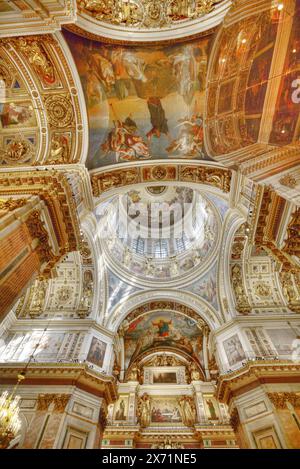 Le pareti interne e il soffitto, St Isaac, Sito Patrimonio Mondiale dell'UNESCO, San Pietroburgo, Russia Foto Stock