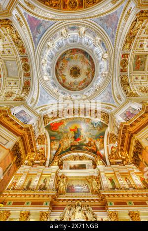 Le pareti interne e il soffitto, St Isaac, Sito Patrimonio Mondiale dell'UNESCO, San Pietroburgo, Russia Foto Stock