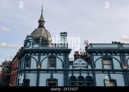 I tetti del bellissimo quartiere Mayfair nel West End di Londra, in una calda giornata autunnale Foto Stock