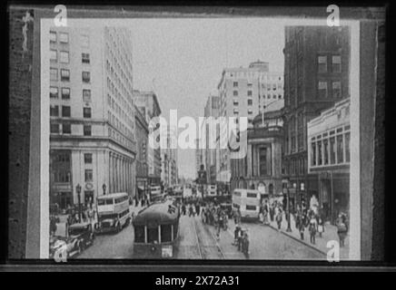 Commercial Street, Cleveland, Ohio, titolo ideato da catalogatore., tram contrassegnati con 'Clifton Blvd., W 117th St.' e 'Cedar, Public Square'; 'Cleveland Trust Bank' sulla banca a destra., No Detroit Publishing Co. N. 58. "La foto è di Euclid Avenue, guardando a est, appena sotto la 9th Street." Secondo P. Klein, giugno 2002., Gift; State Historical Society of Colorado; 1949, Streets. , Strutture commerciali. , Ferrovia di strada. , Stati Uniti, Ohio, Cleveland. Foto Stock