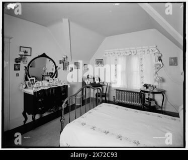 Camera da letto, residenza del signor Fair, 40 Putnam Avenue, Detroit, Mich., titolo da giacca. Detroit Publishing Co. n. 043577., Gift; State Historical Society of Colorado; 1949, Dwellings. , Camere da letto. , Stati Uniti, Michigan, Detroit. Foto Stock