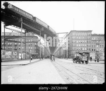 The Raised, New York, Date based on Detroit, Catalogue P (1906)., negative cracked and taped across center., '2832 G' on negative., Detroit Publishing Co. N. 018530., Gift; State Historical Society of Colorado; 1949, ferrovia sopraelevata. , Strade. , Stati Uniti, New York (Stato), New York. Foto Stock
