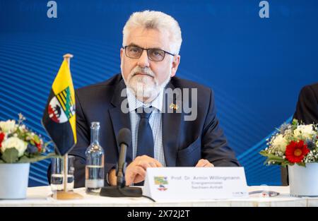 Kiel, Germania. 17 maggio 2024. Armin Willingmann (SPD, l-r), ministro dell'energia della Sassonia-Anhalt, interviene in una conferenza stampa sulla terza conferenza dei ministri dell'energia a Kiel. Credito: Axel Heimken/dpa/Alamy Live News Foto Stock