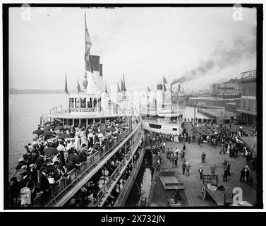Escursioni a vapore ai moli, Detroit, negativi sono varianti vicine., 'G 80' su negativo; 'G 82' e 'dup' su B negativo., Detroit Publishing Co., n. 068057, 013634 (quest'ultimo cancellato)., Gift; State Historical Society of Colorado; 1949, Tashmoo (ruota laterale) , Idlewild (ruota laterale) , Piers & wharves. , Passeggeri. , Ruote laterali. , Stati Uniti, Michigan, Detroit. Foto Stock