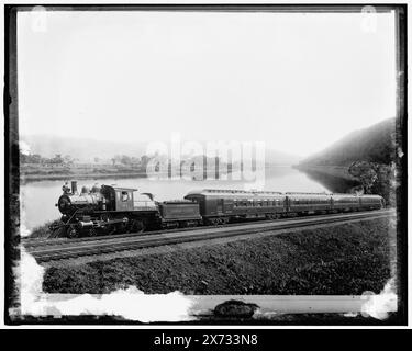 Black Diamond Express, Lehigh Valley Railroad, Title from jacket., videodisc image laterally reverse., Detroit Publishing Co. N. 042569., Gift; State Historical Society of Colorado; 1949, Railroads. , Fiumi. , Stati Uniti, Pennsylvania, Lehigh River. Foto Stock