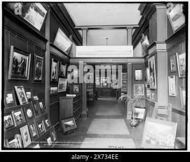 Detroit Photographic Co., 218 Fifth Avenue, New York, '570' and '32605' on negative., Detroit Publishing Co. N. 32605, 043741., Gift; State Historical Society of Colorado; 1949, Detroit Publishing Co., Photographic Studios. , Showroom. , Stampe fotografiche. , Stati Uniti, New York (Stato), New York. Foto Stock