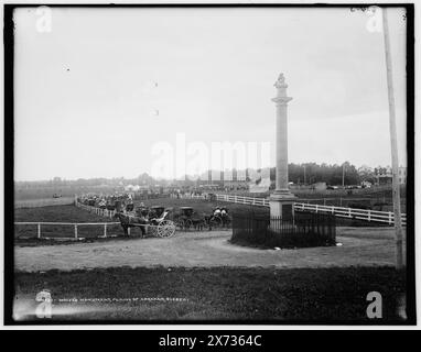 Wolfe's Monument, Plains of Abraham, Quebec, Date based on Detroit, Catalogue J (1901)., '634-3' on negative., Detroit Publishing Co. No 012767., Gift; State Historical Society of Colorado; 1949, Wolfe, James, 1727-1759, monumenti. , Monumenti e memoriali. , Carrozze e pullman. , Canada, Quebec (Provincia), Quebec. Foto Stock