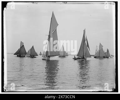 Inizio, prima classe, regata di Dorchester, Detroit Publishing Co. No 04957., Gift; State Historical Society of Colorado; 1949, Dorchester Yacht Club. , Yachts. , Yacht club. , Regate. Foto Stock