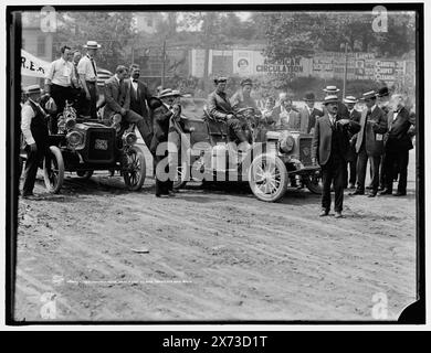 REO Mountaineer, da New York a San Francisco e ritorno, Detroit Publishing Co. N. 060051., Gift; State Historical Society of Colorado; 1949, Automobile Racing. Foto Stock