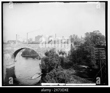 Ponte di pietra sul Mississippi, Minneapolis, Minn., immagini videodisco fuori sequenza; l'ordine effettivo da sinistra a destra è 1A-06822, 06821, 06820., Data basata su Detroit, Catalogo P (1906)., 'G 2167' su negativo sinistro; 'G 2166' su negativo centrale; 'G 2165' su negativo destro., Detroit Publishing Co. N. 010872., Gift; State Historical Society of Colorado; 1949, Rivers. , Ponti di pietra. , Ponti ferroviari. , Stati Uniti, fiume Mississippi. , Stati Uniti, Minnesota, Minneapolis. Foto Stock