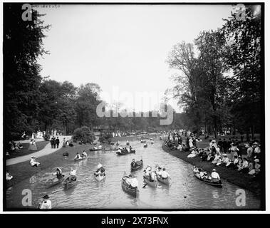 Main Canal, Belle Isle, Detroit, Mich., i negativi sono varianti ravvicinate., foto scattata dallo stand dei concerti della band., negativo A incrinato e fissato al secondo foglio di vetro., 'i-11' e 'dup' su B negative., Detroit Publishing Co. N.. 070323., Gift; State Historical Society of Colorado; 1949, Parks. , Canali. , Barche. , Stati Uniti, Michigan, Detroit. Foto Stock