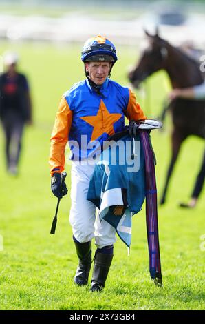 Jockey Jim Crowley torna dopo l'handicap di allenamento equino dello Yorkshire il terzo giorno del Dante Festival 2024 all'ippodromo di York. Data foto: Venerdì 17 maggio 2024. Foto Stock