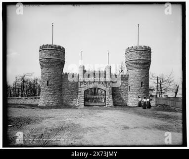 Ingresso a Point Park, Lookout Mt., Tenn., "G 4217" su negative., Detroit Publishing Co. N. 019998., Gift; State Historical Society of Colorado; 1949, Gates. , Parchi. , Stati Uniti, Tennessee, Lookout Mountain (Mountain) Foto Stock