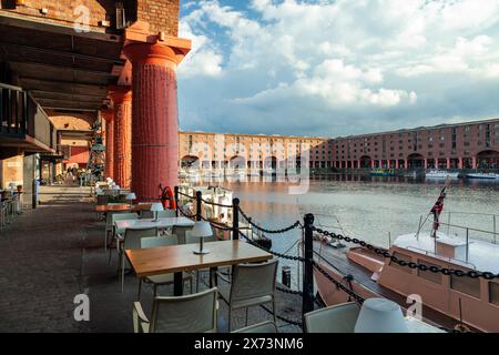 Tramonto al Royal Albert Dock di Liverpool. Foto Stock