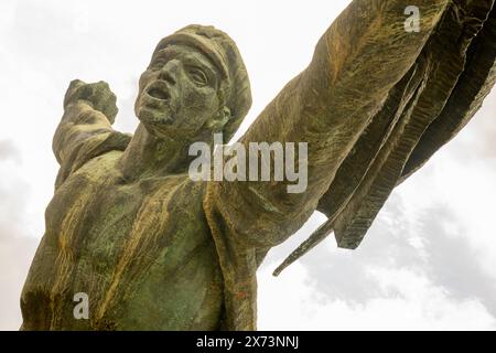 Monumento della Repubblica dei Consigli, (marinaio di carica) al Parco Memento, Budapest, Ungheria Foto Stock