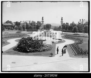 Ingresso a Highland Park, Pittsburgh, Pa., titolo da giacca, "G 6066" su negativo., Detroit Publishing Co. N. 039113., Gift; State Historical Society of Colorado; 1949, Parks. , Fontane. , Stati Uniti, Pennsylvania, Pittsburgh. Foto Stock
