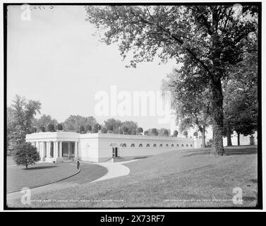 Terrazza est dal prato nord, Casa Bianca, "G 1727" in negativo., Detroit Publishing Co. N. 017398., Gift; State Historical Society of Colorado; 1949, Casa Bianca (Washington, D.C.) , Residenze ufficiali. , Stati Uniti, Distretto di Columbia, Washington (D.C.) Foto Stock