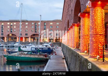Serata al Royal Albert Dock di Liverpool. Foto Stock