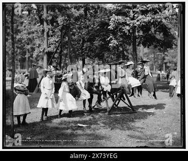 Parco giochi per bambini, Belle Isle Park, Detroit, Mich., '196' e 'Detroit Photographic Co.' su negative., Detroit Publishing Co. No 017283., Gift; State Historical Society of Colorado; 1949, parchi giochi. , Bambini. , Parchi. , Stati Uniti, Michigan, Detroit. Foto Stock