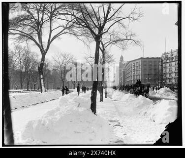 Quinta Ave. In una mattina d'inverno, New York, N.Y., titolo da giacca., Madison Square a sinistra., negativo rotto, angolo in alto a destra., Detroit Publishing Co. N. 014116., Gift; State Historical Society of Colorado; 1949, inverno. , Strade. , Stati Uniti, New York (Stato), New York. Foto Stock