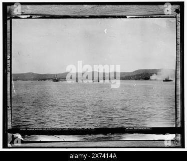 Landing Marines and Burning fishing Village at Guantanamo, 10 giugno 1898, Attribution based on negative D4-21499., Detroit Publishing Co. No 021492., Gift; State Historical Society of Colorado; 1949, United States., Marine Corps. , Campi militari. , Bay. , Guerra ispano-americana, 1898, campagne e battaglie. , Cuba, Baia di Guantánamo. Foto Stock