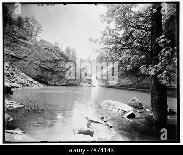 Lulah Lake sulla Lookout Mountain, trasparenza vetro corrispondente (con lo stesso codice di serie) disponibile su videodisc frame 1A-29729., 'WHJ 660' e 'dup' su negativo; 'WHJ [, .]' Sulla trasparenza, Detroit Publishing Co. No 014299., Gift; State Historical Society of Colorado; 1949, Lakes & Pond. , Stati Uniti, Tennessee, Lookout Mountain (Mountain) Foto Stock