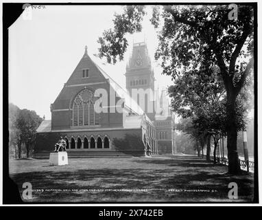 Memorial Hall and John Harvard Statue, Harvard College, Date based on Detroit, Catalogue F (1899)., Detroit Publishing Co. N.. 011349., Gift; State Historical Society of Colorado; 1949, Harvard, John, 1607-1638. , Università di Harvard. , Scultura. , Università e college. , Strutture educative. , Stati Uniti, Massachusetts, Cambridge. Foto Stock