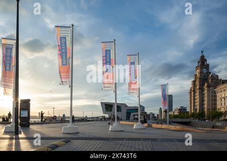 Tramonto sul lungomare di Liverpool, Inghilterra. Foto Stock