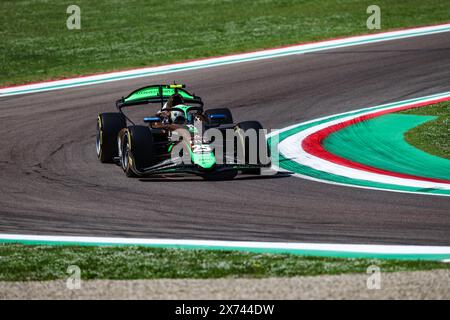 25 BARNARD Taylor (gbr), PHM AIX Racing, Dallara F2 2024, in azione durante il 4° round del campionato FIA di Formula 2 2024 dal 17 al 19 maggio 2024 sull'autodromo Enzo e Dino Ferrari, a Imola, Italia Credit: Independent Photo Agency/Alamy Live News Foto Stock