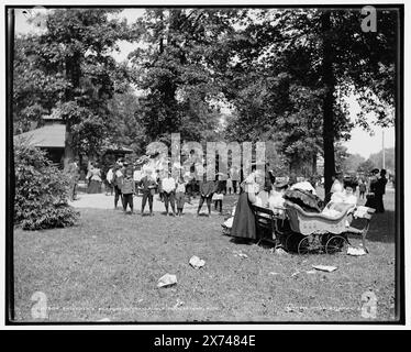 Parco giochi per bambini, Belle Isle Park, Detroit, Mich., Date based on Detroit, Catalogue P (1906)., '194' on negative., Detroit Publishing Co. No 017284., Gift; State Historical Society of Colorado; 1949, Parks. , Parchi giochi. , Stati Uniti, Michigan, Detroit. Foto Stock