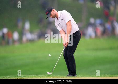 Wyndham Clark degli Stati Uniti in azione durante il secondo round del campionato PGA 2024 al Valhalla Golf Club il 17 maggio 2024 a Louisville, Ken Foto Stock