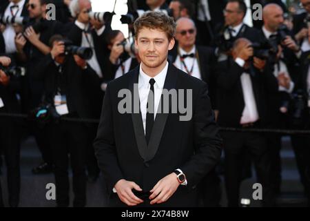 17 maggio 2024, Cannes, Costa azzurra, Francia: JOE ALWYN cammina sul tappeto rosso per la proiezione "Types of Kindness" in anteprima al 77° Festival annuale di Cannes al Palais des Festivals di Cannes, Francia (Credit Image: © Mickael Chavet/ZUMA Press Wire) SOLO PER USO EDITORIALE! Non per USO commerciale! Foto Stock